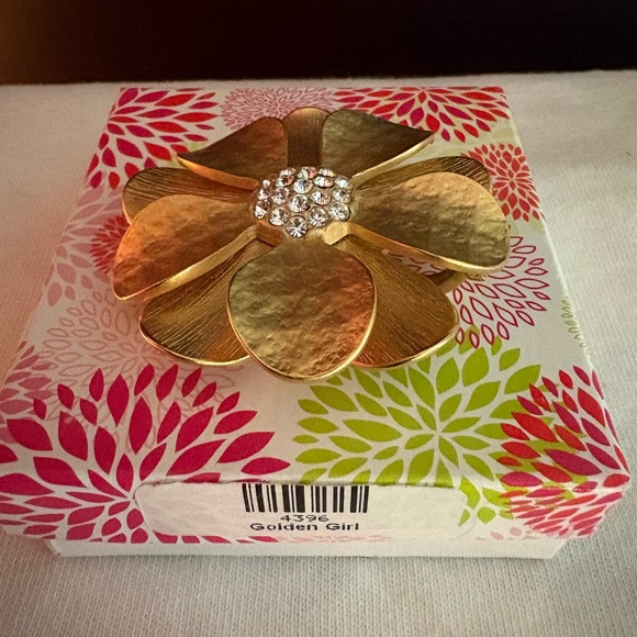 Premier Designs Gold Flower Pin Brooch Pendant - Picture 6 of 8